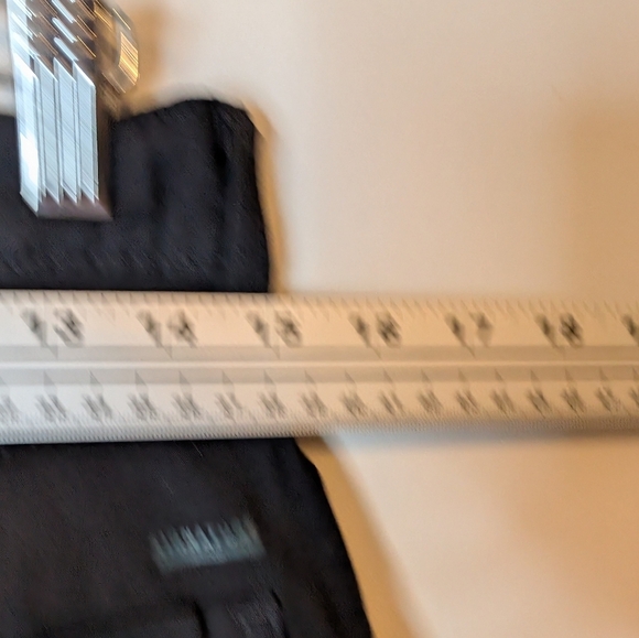 NWT Signature Levi's Black 10" Cargo Shorts Size 28 Men's - Picture 8 of 8